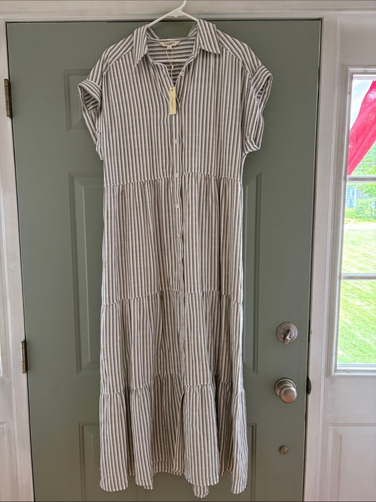 Max Studio Dresses & Skirts - NWT, Max Studio tiered maxi dress with pockets, size L